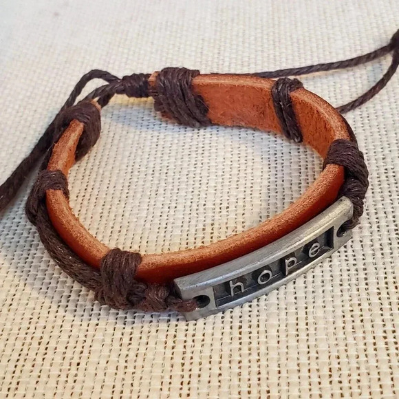 Handcrafted Hope Cowhide Leather Affirmation Bracelet - Picture 3 of 6